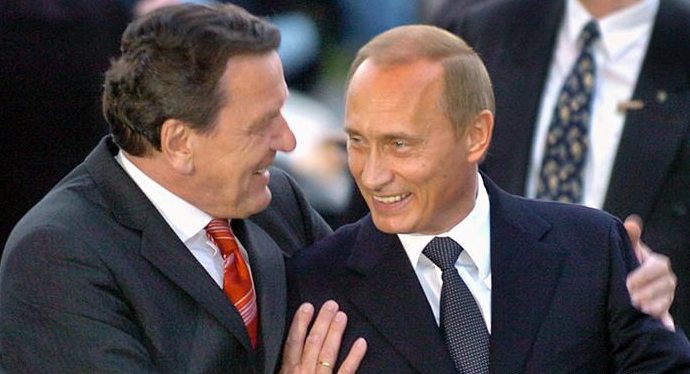 Gerhard Schröder: Napaka je povezovati primer Navalnega s Severnim tokom 2 – Nemčija potrebuje ruski plin, ameriški plin je veliko dražji!