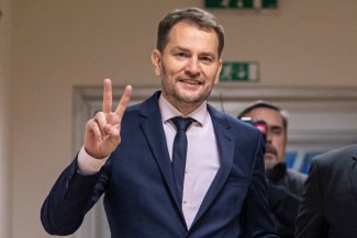 Slovaško vlado zapustil že četrti minister zaradi spora o strategiji za ustavitev širjenja koronavirusa