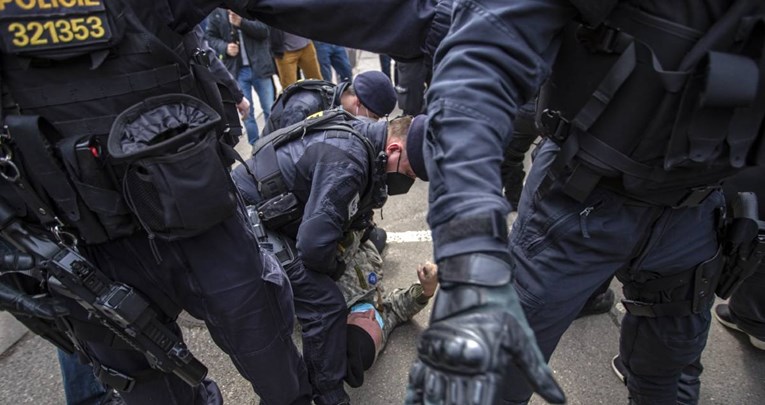 Velika nočna akcija češke policije: Aretirali osumljene, ki naj bi delali za Putinove agente