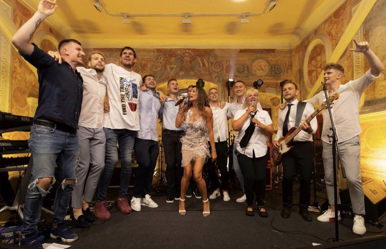 (VIDEO) Kako je Luko Dončića in njegove sinoči zabavala velika hrvaška pop zvezdnica Severina