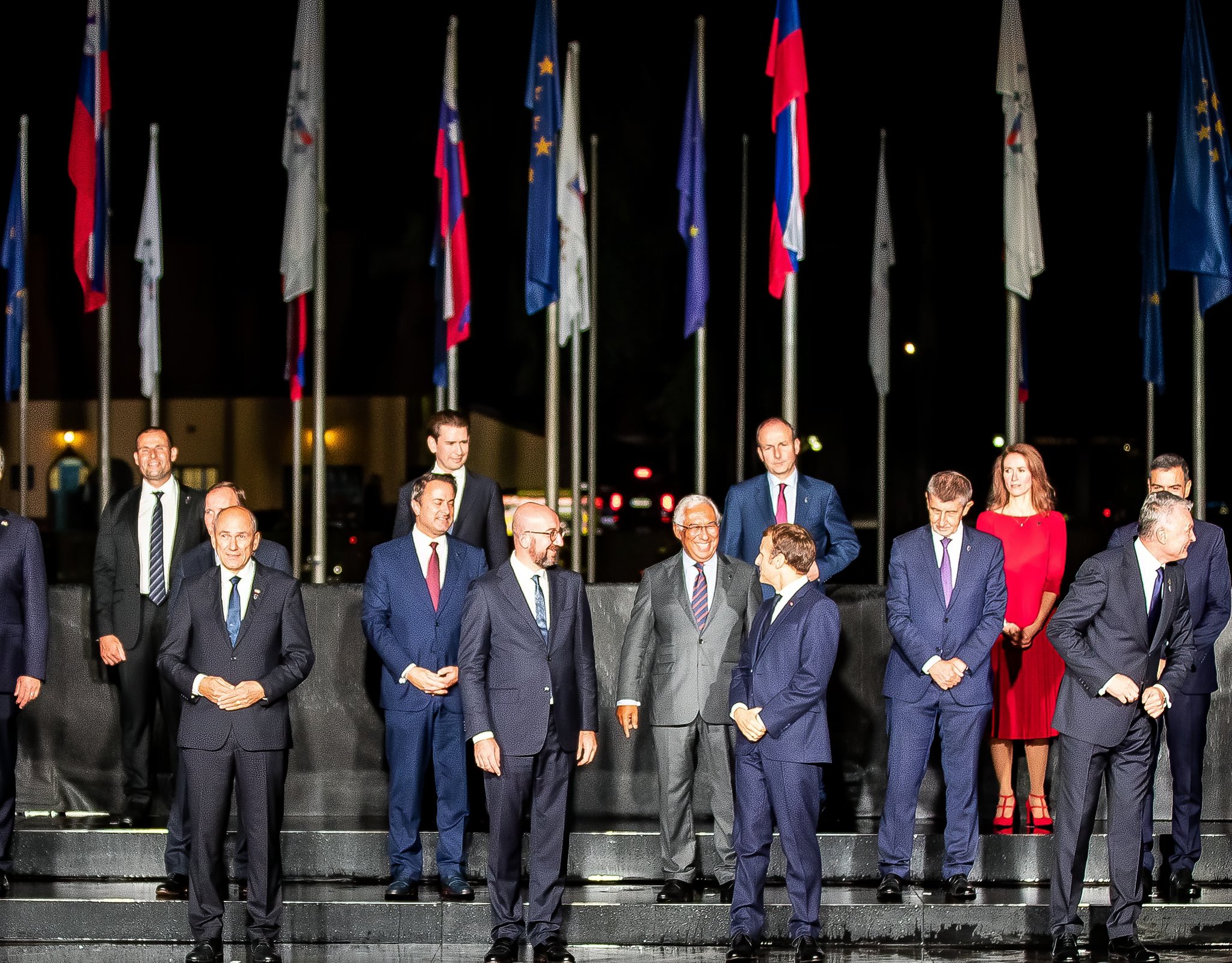 (V ŽIVO) Na Brdu vrh EU in Zahodnega Balkana, osrednji dogodek slovenskega predsedovanja Svetu EU – Na Trgu republike sinoči pozivi k nadaljevanju protestov