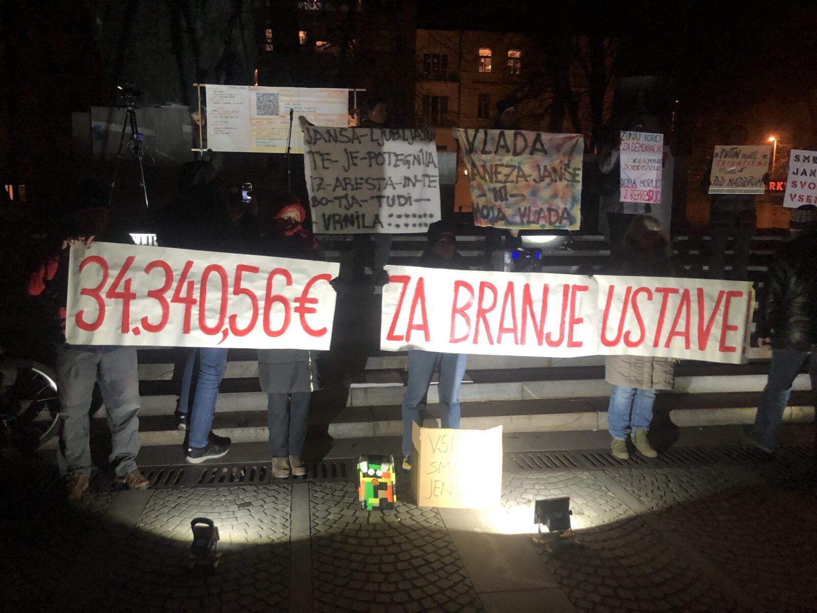 VIDEO Petkovi kolesarski protestniki zahtevajo da vlada Janeza Janše