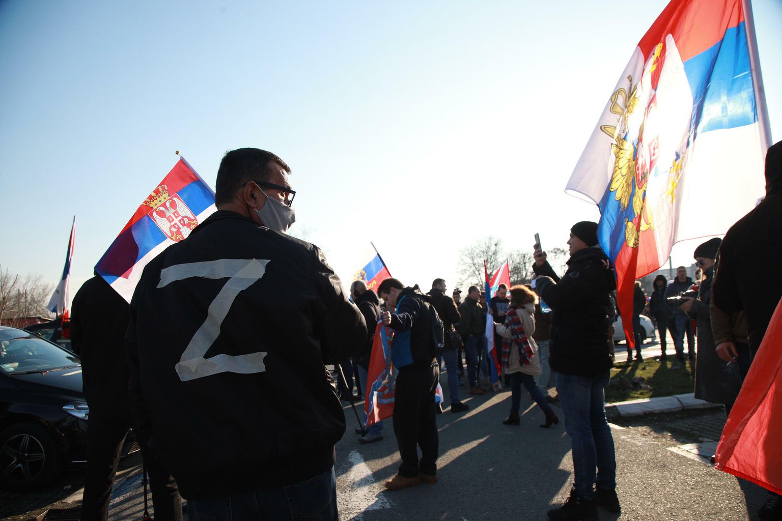 V Beogradu včeraj protest –  konvoj “Z” za podporo ruskim vojaškim operacijam v Ukrajini, v Moskvi in v več mestih v Rusiji  pa protivojni protesti