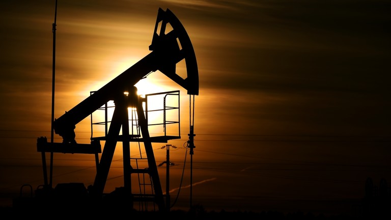 Turčija opozarja na “pogubne posledice” sankcij – “Sankcije proti Rusiji lahko uničijo svetovni energetski trg”, meni Ankara – “Če bi rusko nafto odstranili s trga, bi cene narasle na več kot 300 dolarjev za sodček nafte”, pa je v ponedeljek dejal podpredsednik ruske vlade Aleksandr Novak