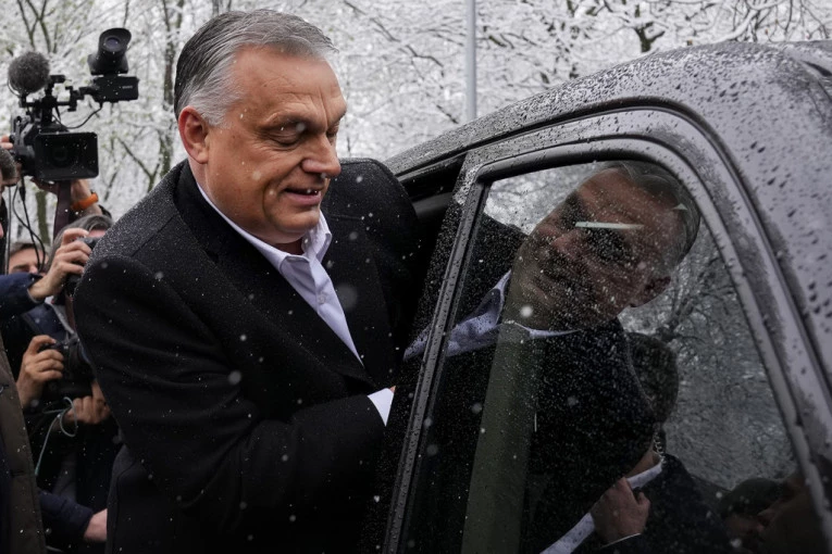 “Zmaga se vidi z meseca, gotovo pa iz Bruslja” – Viktor Orban po zmagi njegove stranke na madžarskih parlamentarnih volitvah