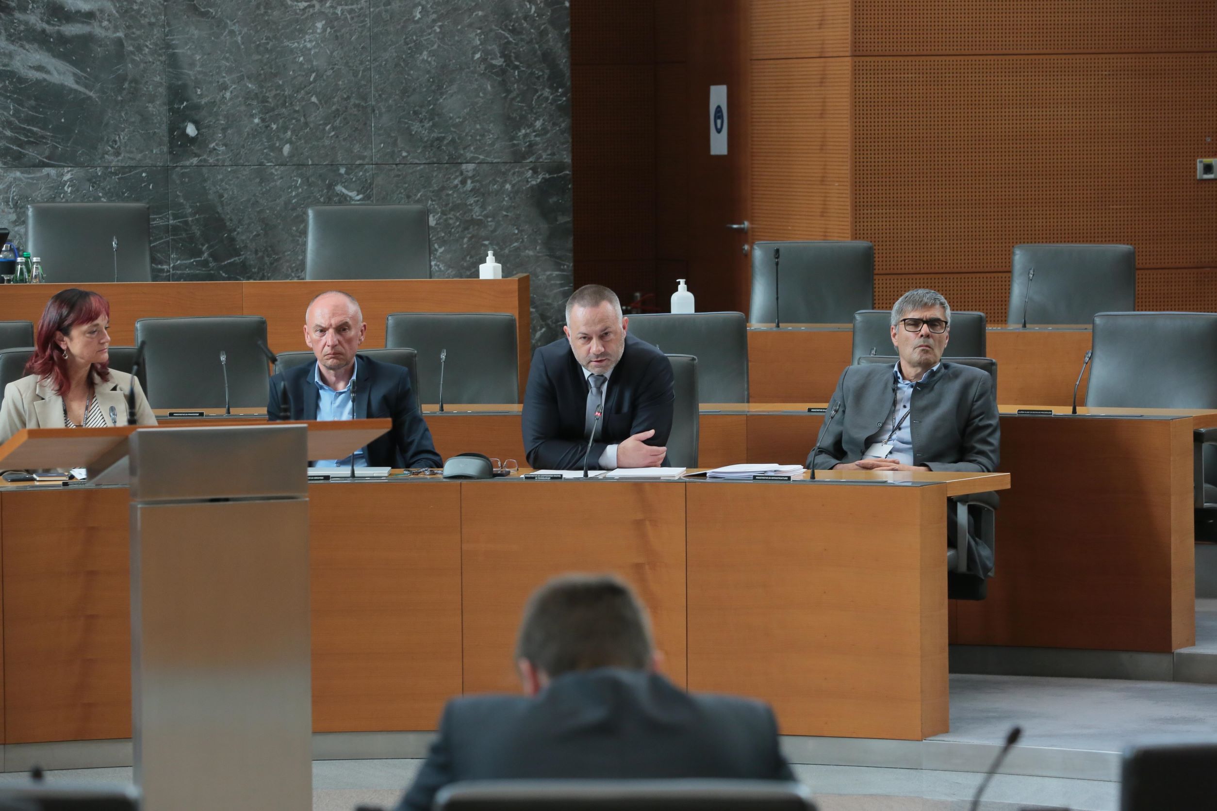(VIDEO) Na zaslišanju še zadnji pol ducata ministrov – Danijel Bešič Loredan na zaslišanje v spremstvu dveh nekdanjih ministrov Dorjana Marušiča in Aleša Šabedra