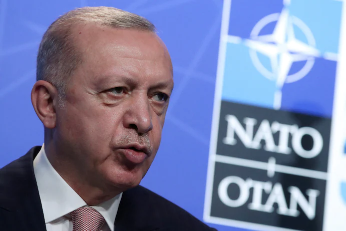 Turški predsednik Recep Tayyip Erdogan je dejal, da Turčija ni “naklonjena” vstopu Finske in Švedske v Nato