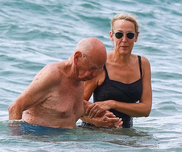 Avstralski časopisni tajkun, 91-letni Rupert Murdoch, se po samo šestih letih zakona ločuje od četrte žene igralke Jerry Hall, sicer bivše od Micka Jaggerja