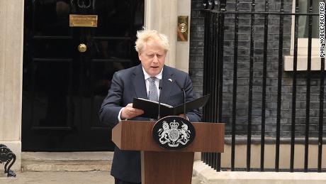 ( V ŽIVO)  Boris Johnson spregovoril  – Boris Johnson se je uklonil pritiskom in odstopil s čela konservativne stranke