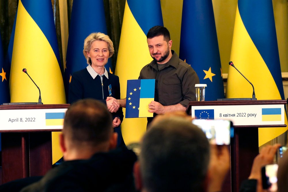 Damijan blog: “Ukrajina je najbolj skorumpirana evropska država” – J.P. Damijan opozoril na zapis o Volodimirju Zelneskemu, ki bi lahko kmalu izginil iz 24ur.com