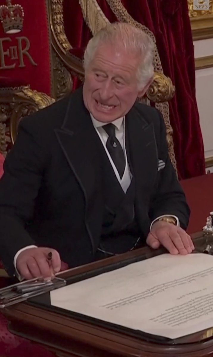 Kaj je princa Charlesa – kralja Karla III tako vrglo iz tira? – Kralj Karel III. je že dvakrat naletel na “tehnične težave” z nalivnim peresom