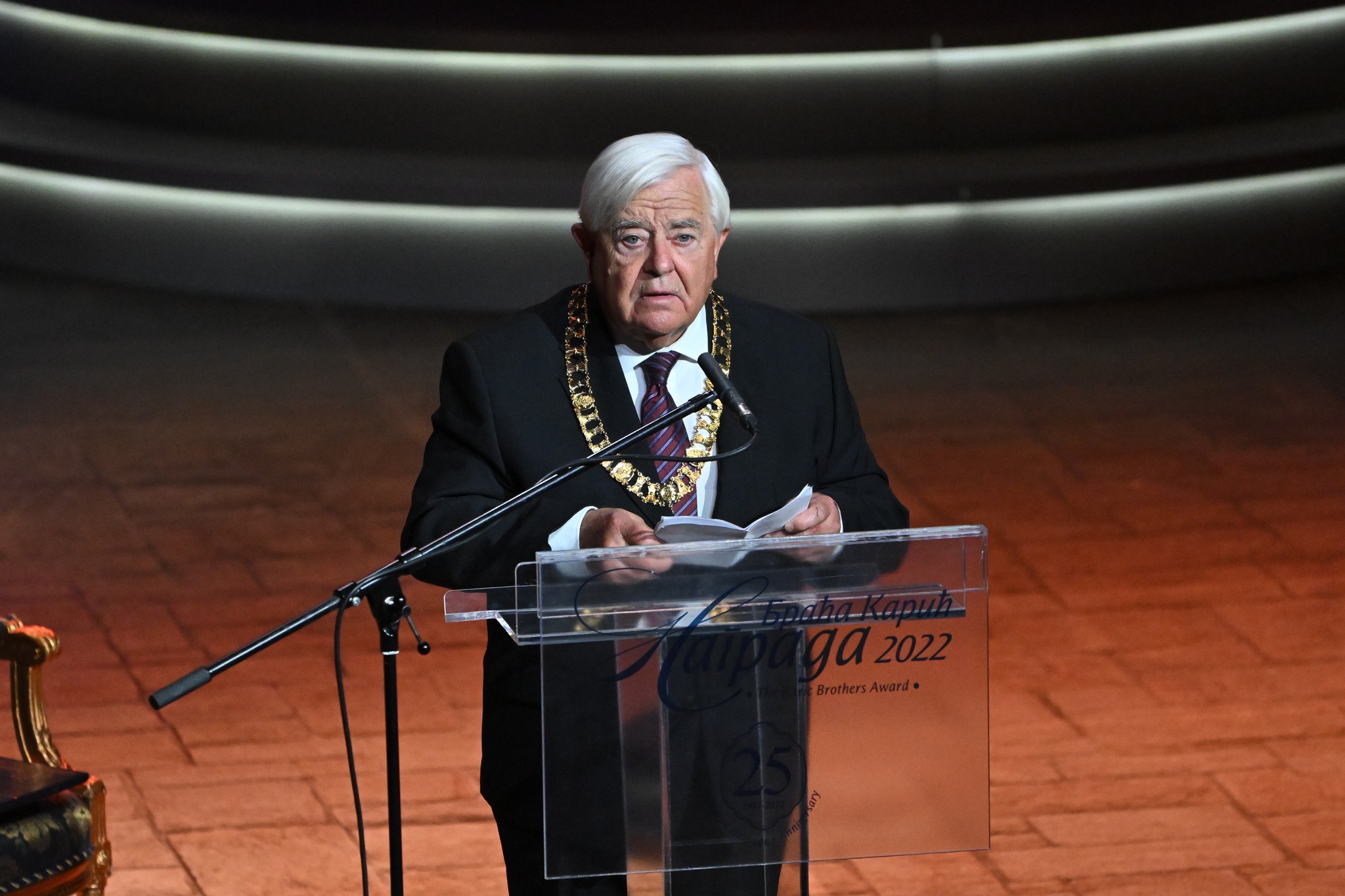 (VIDEO) Milan Kučan v Beogradu prejel prestižno priznanje, ki ga nekateri imenujejo kar  “balkanska Nobelova nagrada” – Jubilejna 25. podelitev nagrad fondacije “Braće Karić”