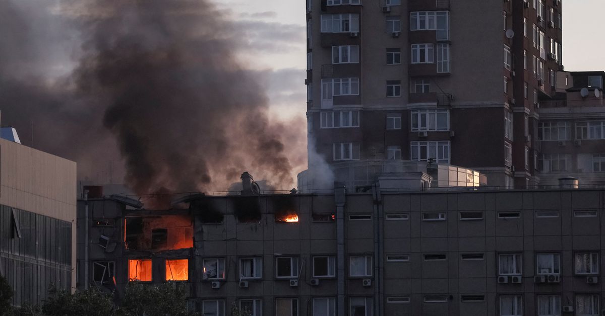 V Kijevu znova odjeknile eksplozije, šlo naj bi za napade z droni