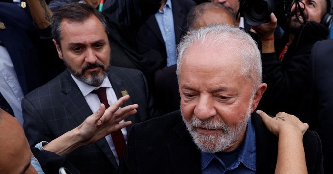 Nekdanji levičarski predsednik Luiz Inácio Lula da Silva zmagal v prvem krogu brazilskih predsedniških volitev