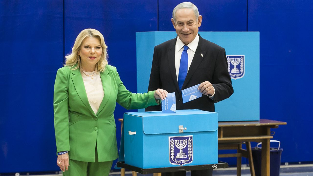 “Smo na pragu zelo velike zmage” – Nekdanji izraelski premier Benjamin Netanjahu je v sredo dejal, da je njegova desnica, verski tabor na pragu velike zmage na volitvah