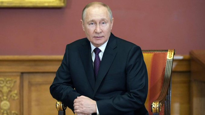 Putin se je “samo sankcioniral” in podpisal odlok o prepovedi prodaje nafte v skladu z zgornjo ceno 60 dolarjev, ki so jo določile zahodne zaveznice Ukrajine