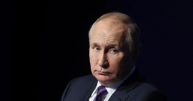Kremelj: Putin je odprt za pogovore in diplomacijo glede Ukrajine