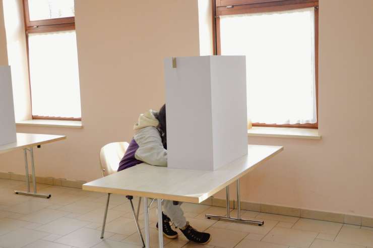 Volilna udeležba na šesto volilno nedeljo 42 odstotna – Na volišča v posameznih občinah prišlo od 25 do 70 odstotkov volivcev