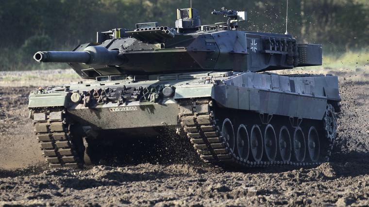 “Tankovska koalicija”: Volodimir Zelenski prepričan, da bodo z zahodnimi tanki zmagali – “Ti tanki gorijo kot vsi ostali, so le zelo dragi,” pa sporoča tiskovni predstavnik Kremlja Dimitrij Peskov