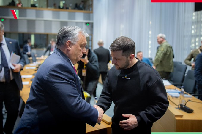 Popravek: Orban se je rokoval z Zelenskim – Celo več, Zelenski se mu je priklonil