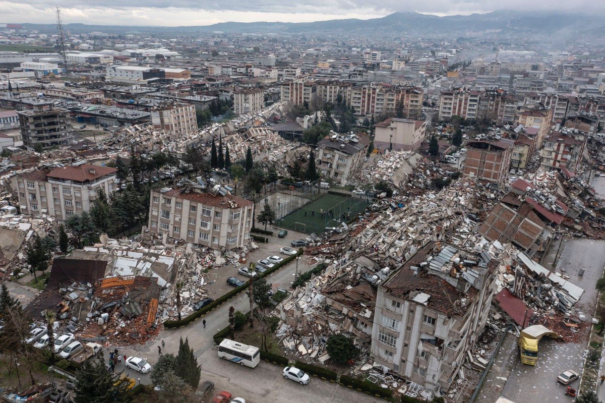 (VIDEO)  Katastrofalen potres v Turčiji in Siriji zahteval več kot 2600 življenj – 13.000 ljudi je poškodovanih