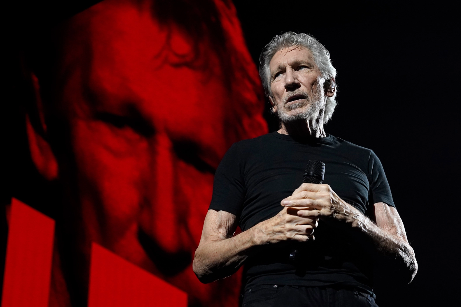 (VIDEO) Po Leibachu se je Ukrajincem zameril še Roger Waters iz skupine Pink Floyd, ki Joeja Bidna, Anthonyja Blinkna in Victorio Nuland obtožuje, da so načrtovali vojno v Ukrajini