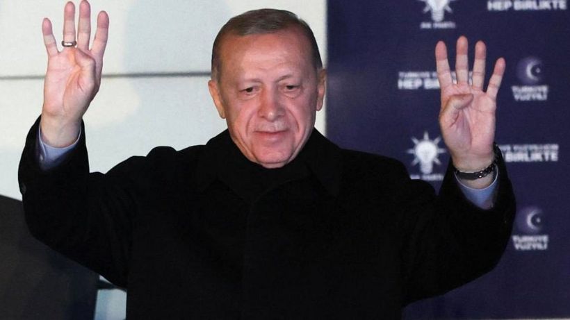 Turčijo čaka drugi krog volitev z Erdoganom na čelu