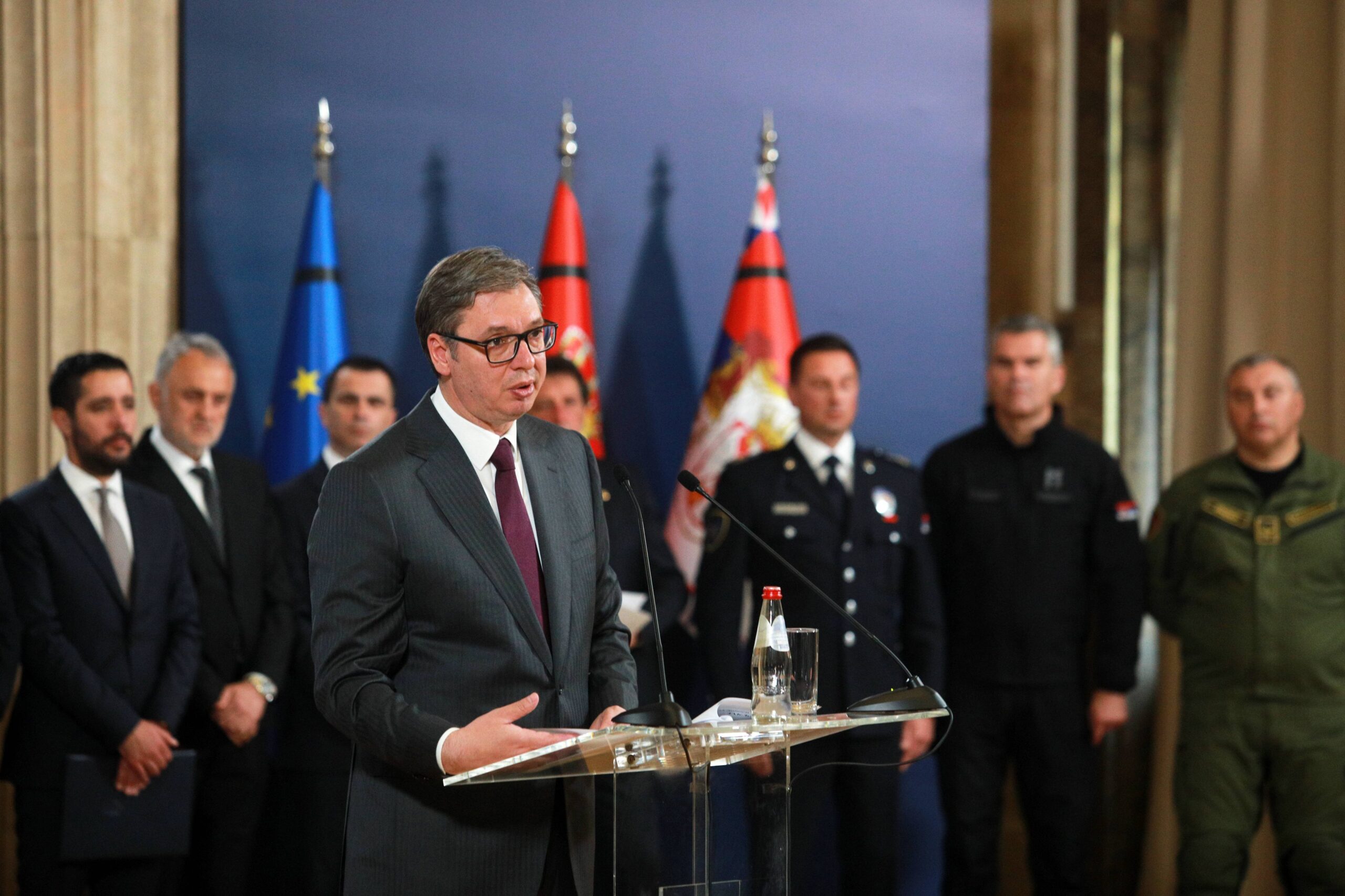 “Popolnoma bomo razorožili Srbijo” – Srbski predsednik Aleksandar Vučić napovedal spremembe zakona o orožju