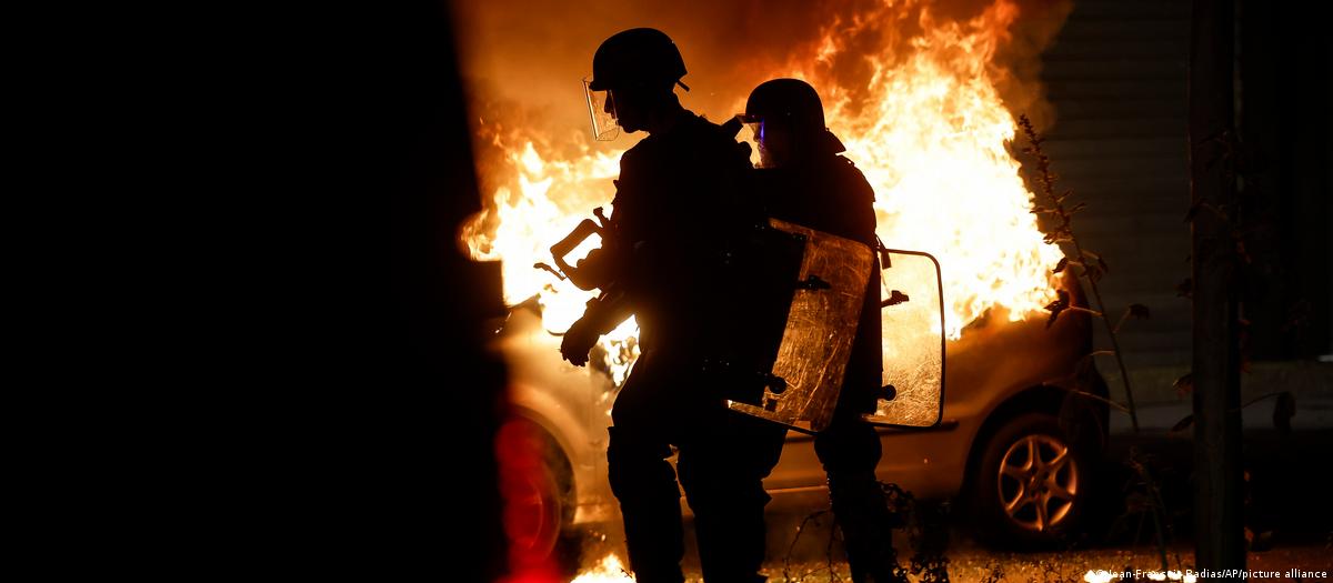 Četrta noč nemirov v Franciji: “Nocoj je bilo huje v Franciji, kot v Ukrajini” –  “Pariz je novi Bakhmut”