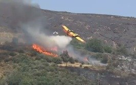 (VIDEO) Strašno: Oba pilota sta umrla po strmoglavljenju gasilskega letala v Grčiji po nesreči med gašenjem požara na otoku Evia