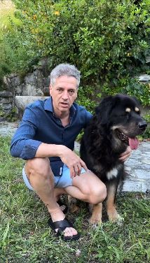 (VIDEO) “Jaz sem enako zgožen, kot ste zgroženi vi” – Predsednik vlade Robert Golob šokiran glede mučenja psa v Kopru