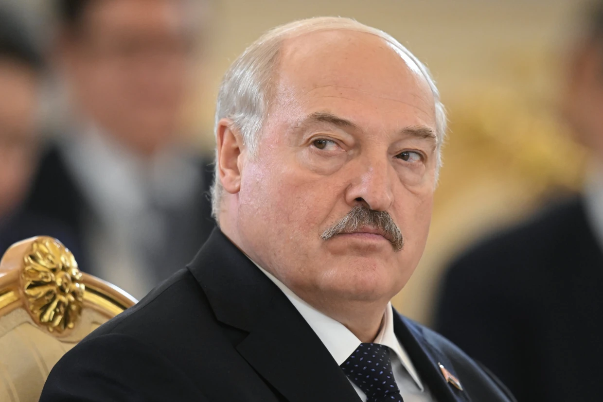 “Bog ne daj, da bi se moral danes odločiti za uporabo tega orožja, vendar ne bi bilo oklevanja, če bi se soočili z agresijo” – Lukašenko pravi, da ne bi okleval z uporabo ruskega jedrskega orožja