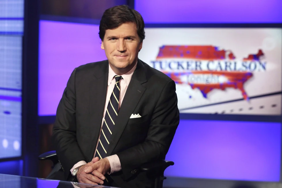 Fox News soočen z novo tožbo zaradi zavajajočega poročanja proti Tuckerju Carlsonu
