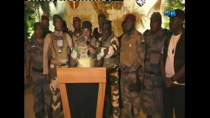 Skupina visokih častnikov gabonske vojske je danes zjutraj na nacionalni televiziji objavila, da so prevzeli oblast – Osmi državni udar v Afriki od leta 2020