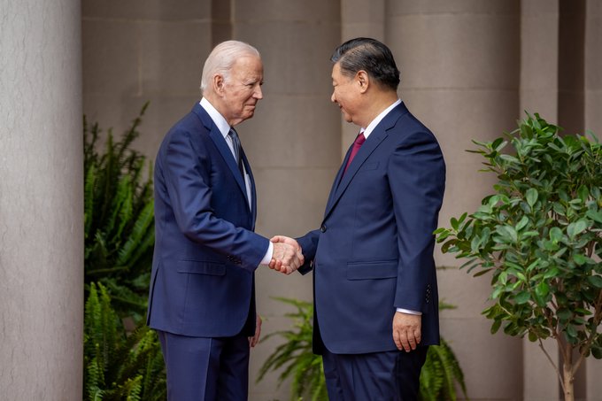 Najpomembnejši dvostranski odnos na svetu: “Svet pa je dovolj velik za blaginjo obeh držav” je Xi dejal Bidnu, ki je svoj pristop povzel kot: “Zaupaj, vendar preveri.”