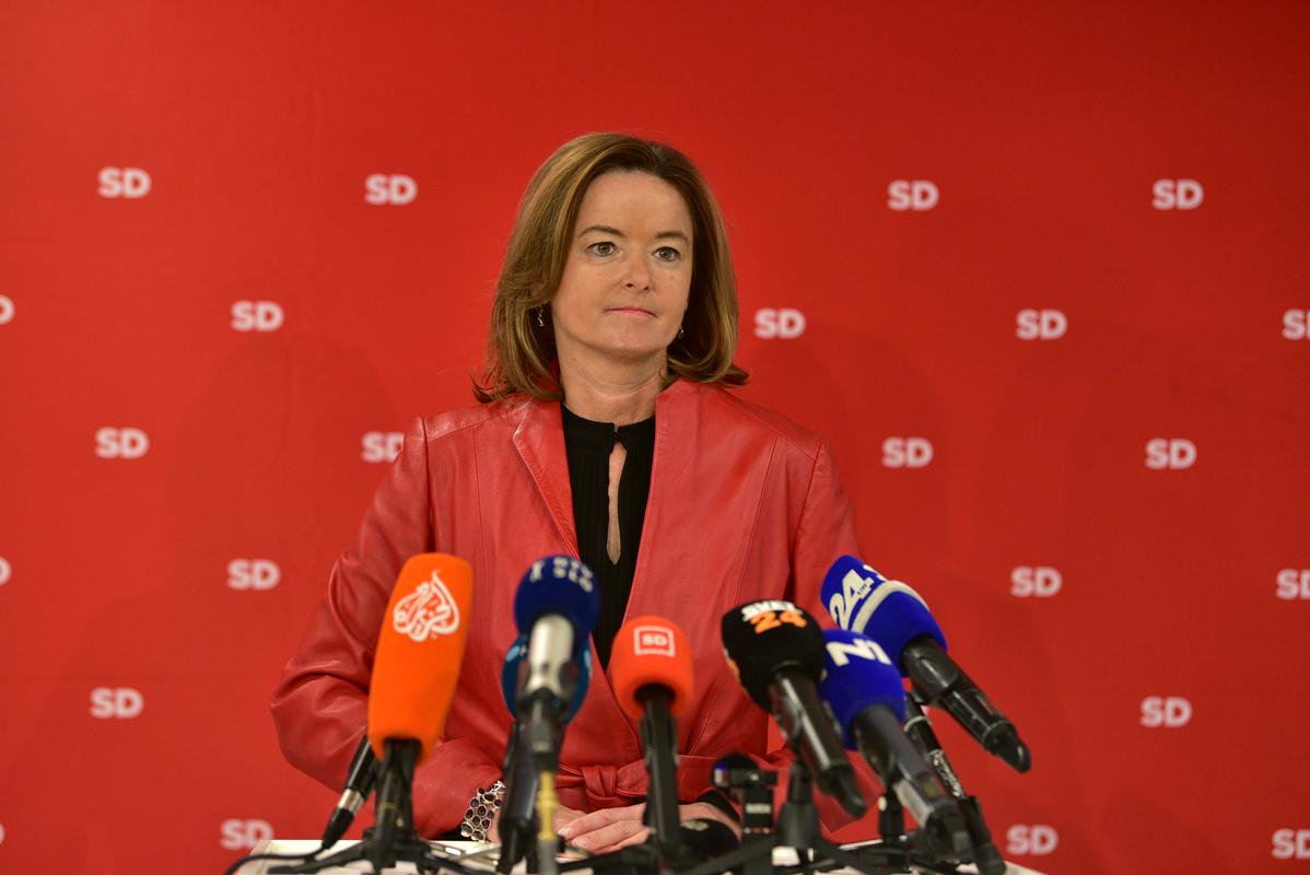 (V ŽIVO) Danes  pred novinarje stopila tudi predsednica stranke Tanja Fajon – Vrh SD-ja zvečer na sestanek z Golobom