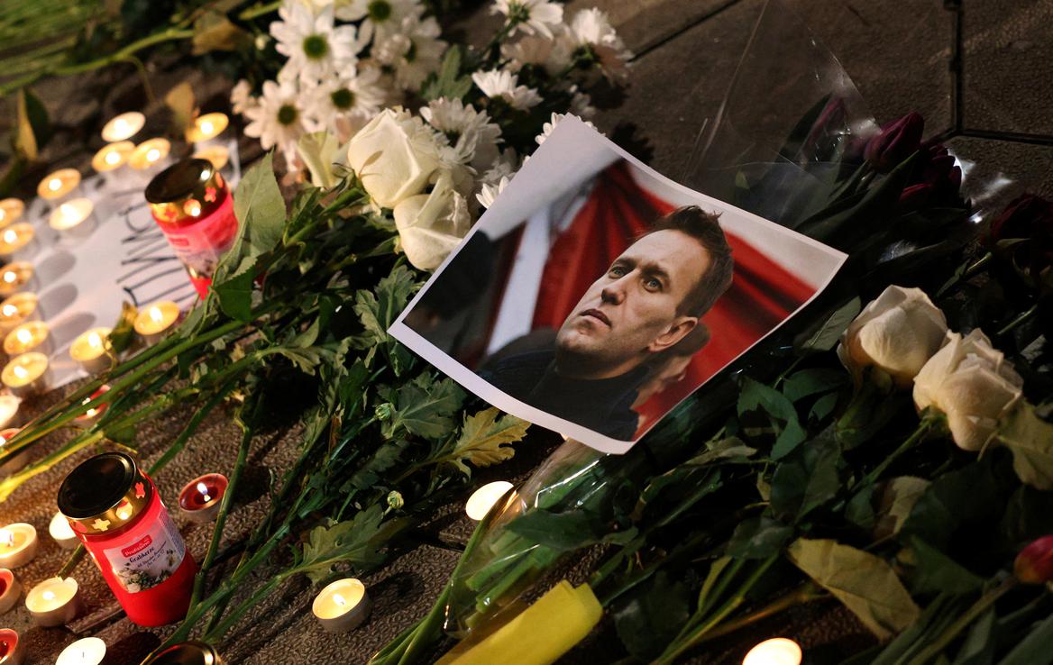 Osebje kazenske kolonije materi  Navalnega pojasnilo, da je umrl zaradi “sindroma nenadne smrti”