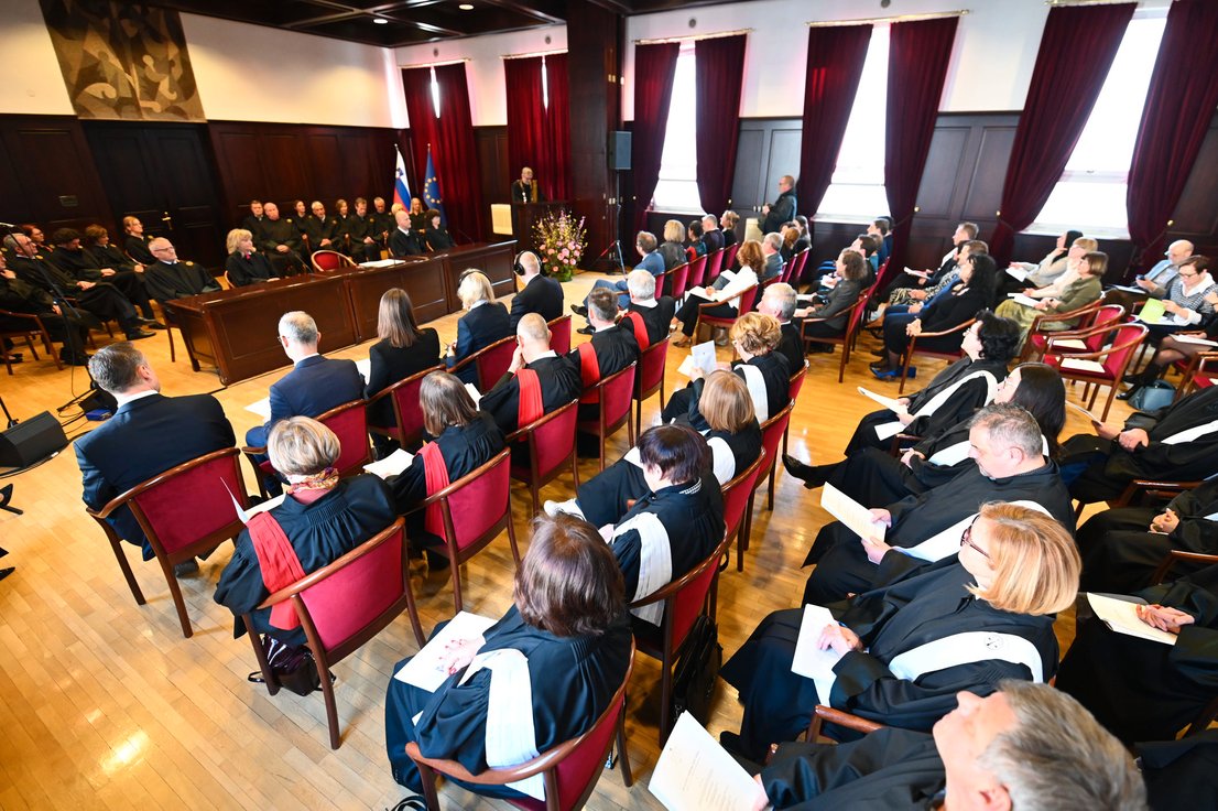 (V ŽIVO) Predsednik vrhovnega sodišča Miodrag Đorđević ob otvoritvi sodnega leta o tem, da bi materialna neodvisnost sodnikov morala biti samoumevna