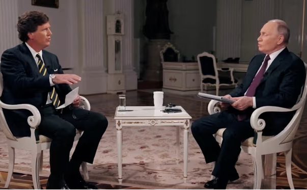 (VIDEO) Kaj je Vladimir Putin v razvpitem televizijskem intervjuju povedal, kontroverznemu nekdanjemu voditelju  FOX-a ter podporniku Donalda Trumpa, Tuckerju Carlsonu?