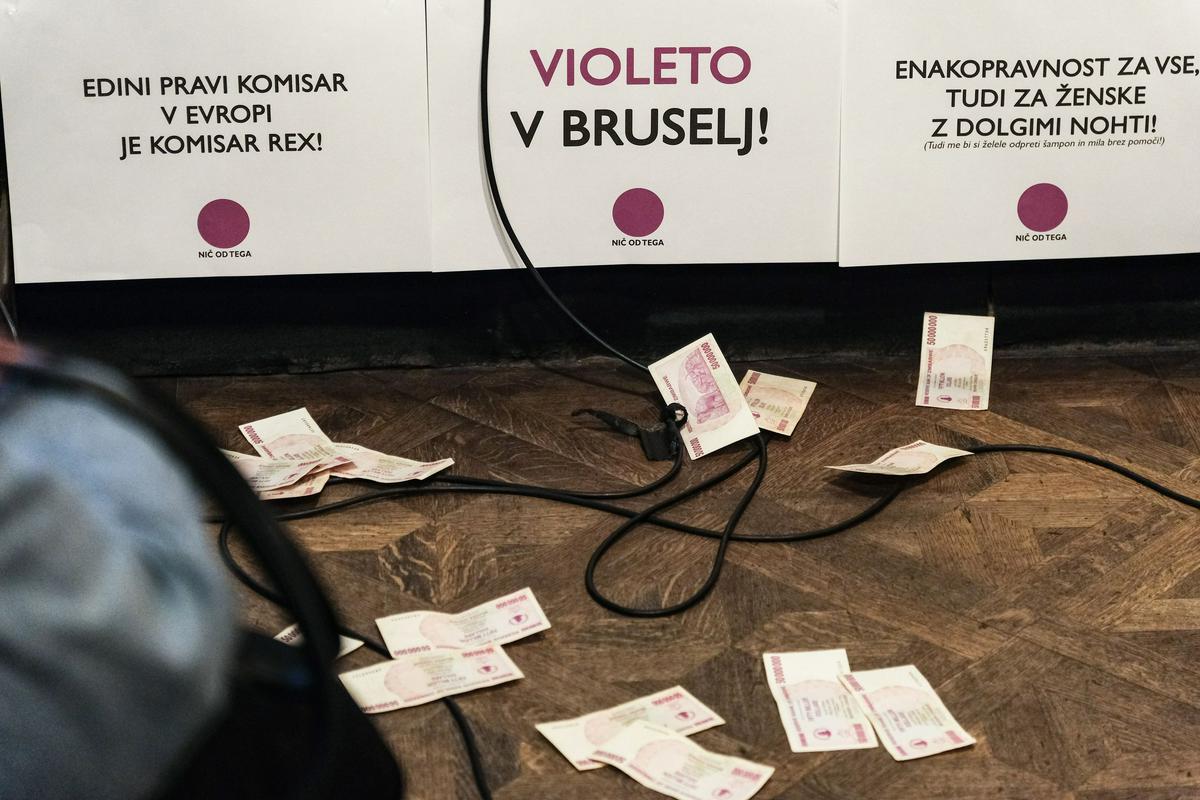 “Violeto v Bruselj ” – Čeprav v  novo ustanovljeni stranki “Nič od tega” menijo, “da je edini pravi komisar v Evropi, komisar Rex,” bi Violeto Tomić radi spravili v Bruselj