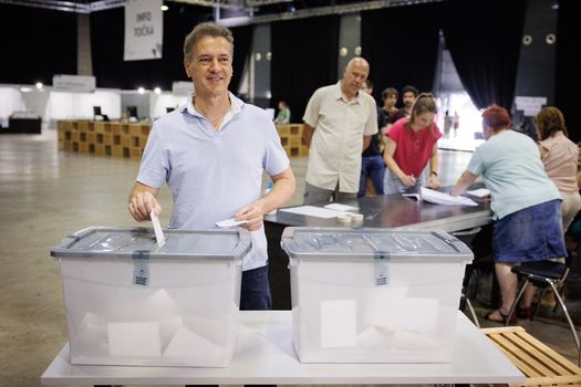 Rezultati evropskih volitev znani šele po 23. uri, po 21. uri pa je pričakovati prve rezultate referendumov