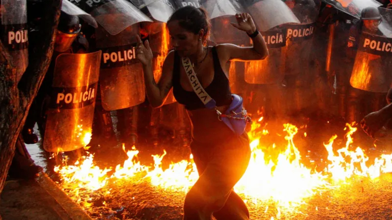 Manduro uradno zmagovalec volitev v Venezueli, kjer so bile sinoči množične demonstracije