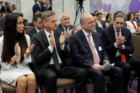 (VIDEO) “New York, New York” –  Tina Gaber, ki v New Yorku spremlja premiera Roberta Goloba, “stopila v ospredje” na dogodku organizacije Save the Children