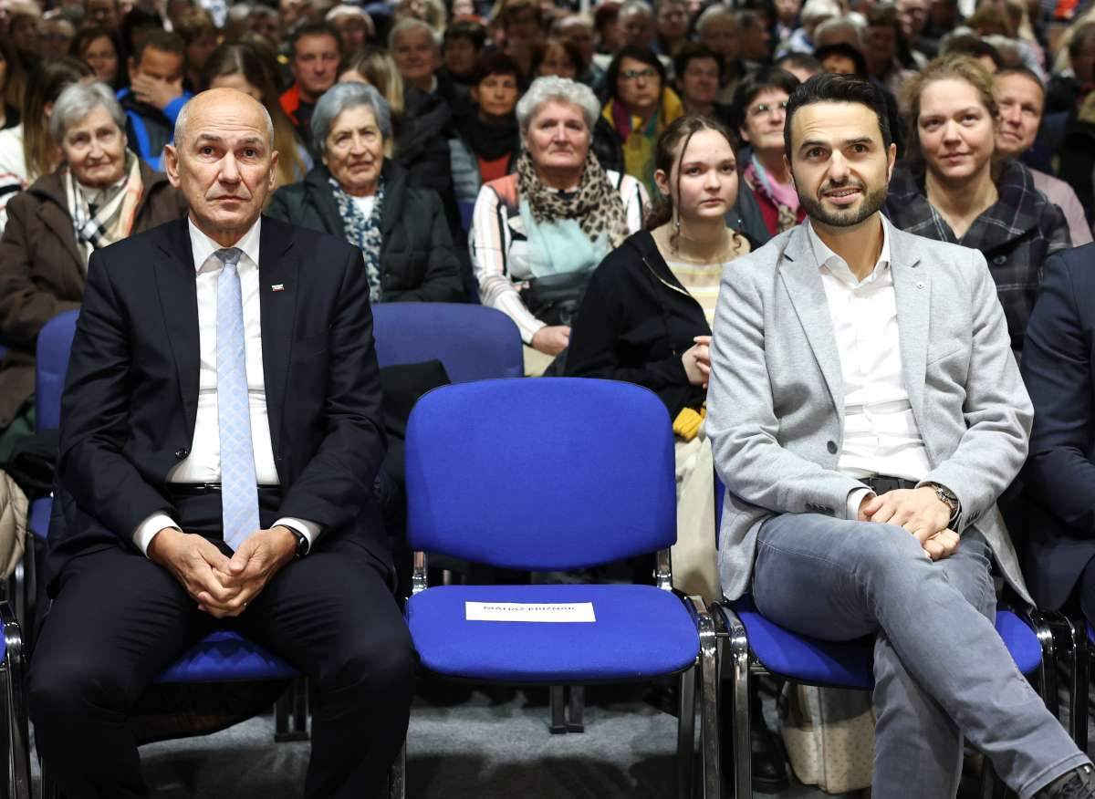 ” Zato nemoj, da ideš mojom ulicom” – Matej Tonin Janezu Janši potem, ko mu je ta preko X-a sporočil: “Sorry, zamočili ste. Bojim se, da nepovratno”