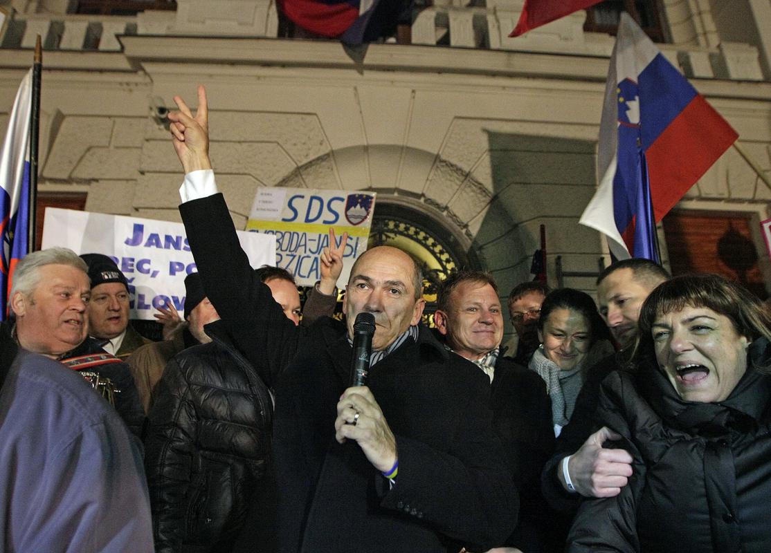 (VIDEO) Déjà vu: Se vrača odbor 2024 -Boris Tomašič napovedal “spontani” protest pred sodiščem v Celju za Janšo